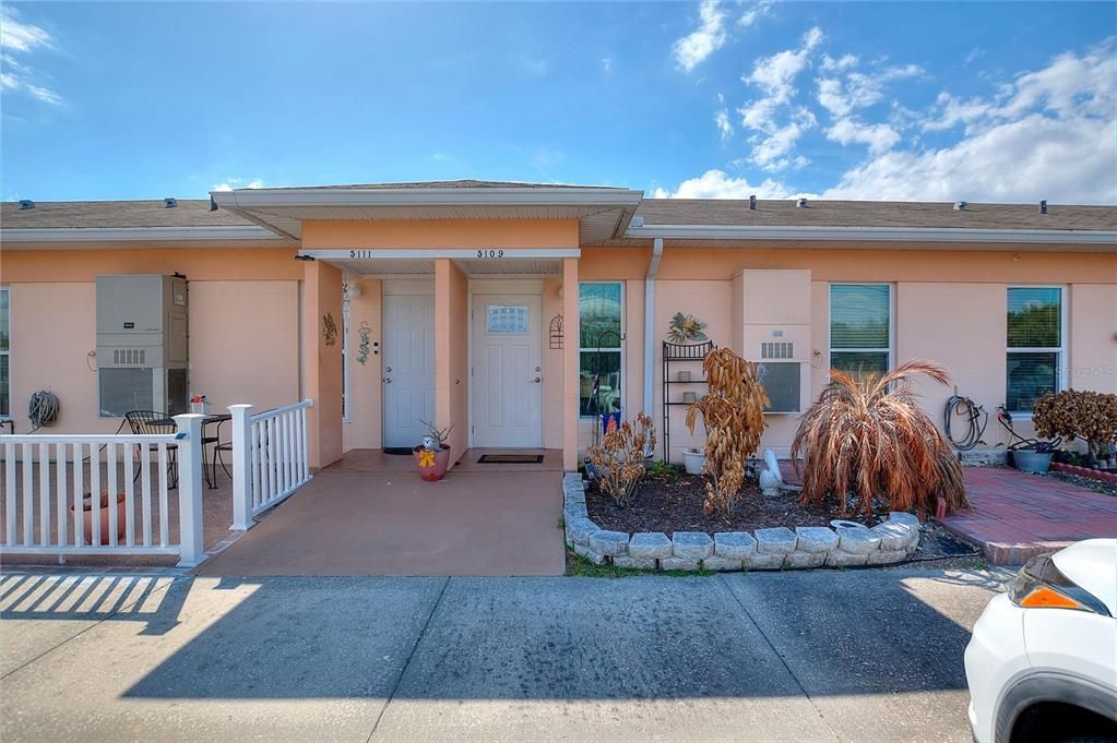 For Sale: $160,000 (1 beds, 1 baths, 648 Square Feet)