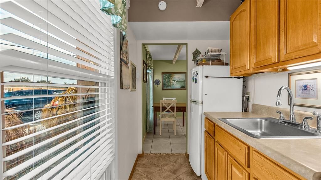 For Sale: $160,000 (1 beds, 1 baths, 648 Square Feet)