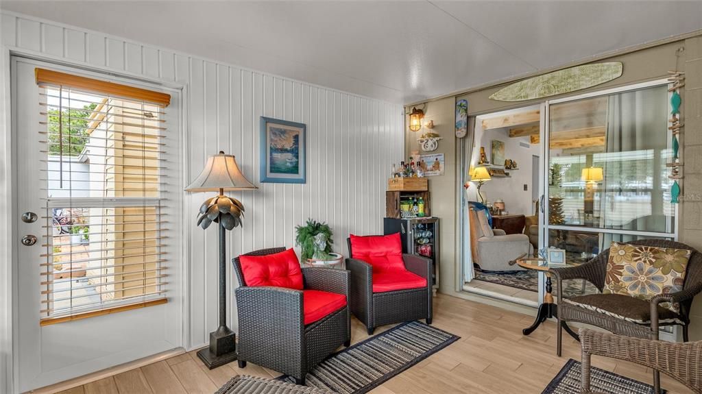 For Sale: $160,000 (1 beds, 1 baths, 648 Square Feet)