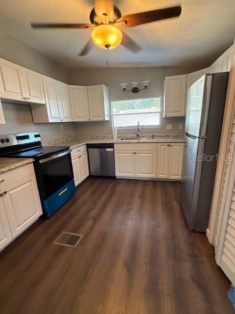 Active With Contract: $124,900 (2 beds, 2 baths, 1127 Square Feet)