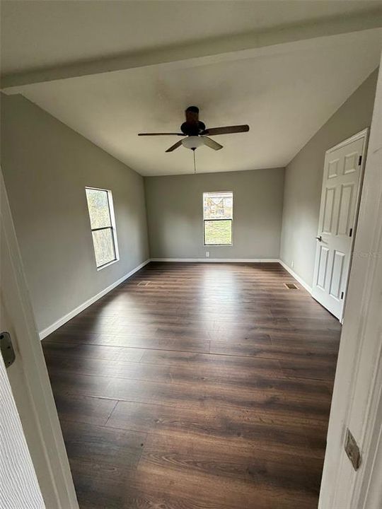 Active With Contract: $124,900 (2 beds, 2 baths, 1127 Square Feet)