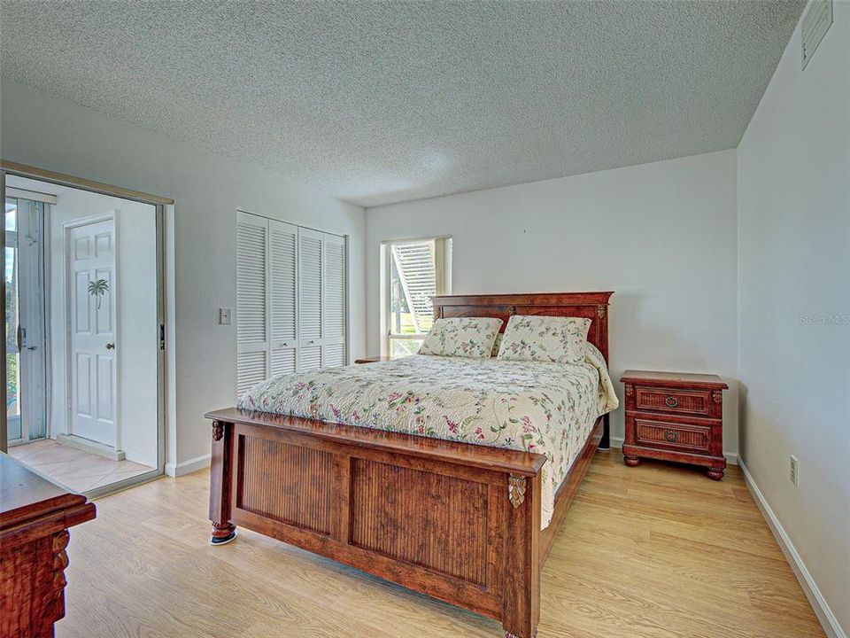 待售: $229,900 (2 贝兹, 2 浴室, 1110 平方英尺)