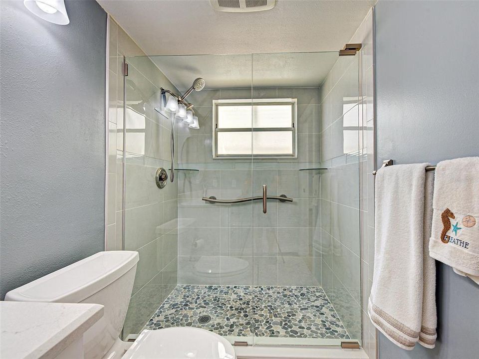 待售: $229,900 (2 贝兹, 2 浴室, 1110 平方英尺)