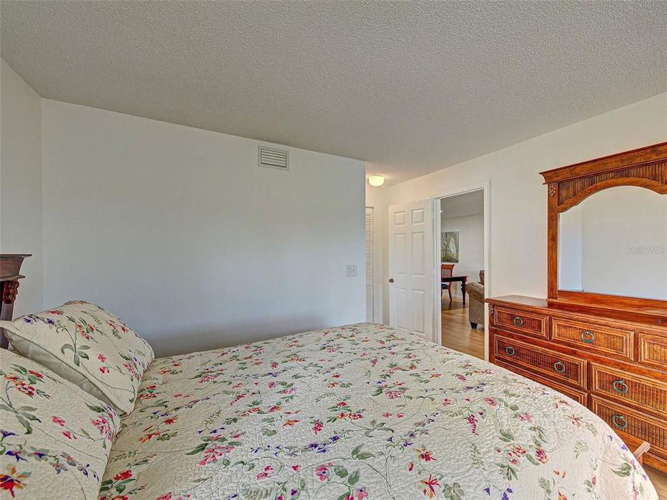 待售: $229,900 (2 贝兹, 2 浴室, 1110 平方英尺)