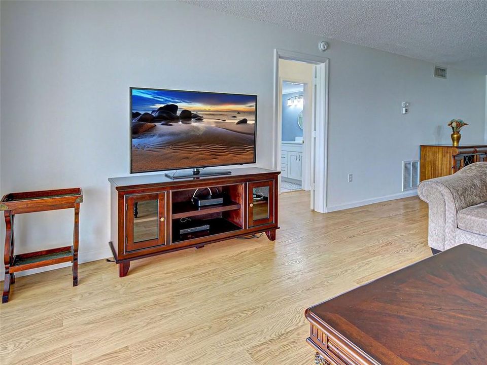 待售: $229,900 (2 贝兹, 2 浴室, 1110 平方英尺)