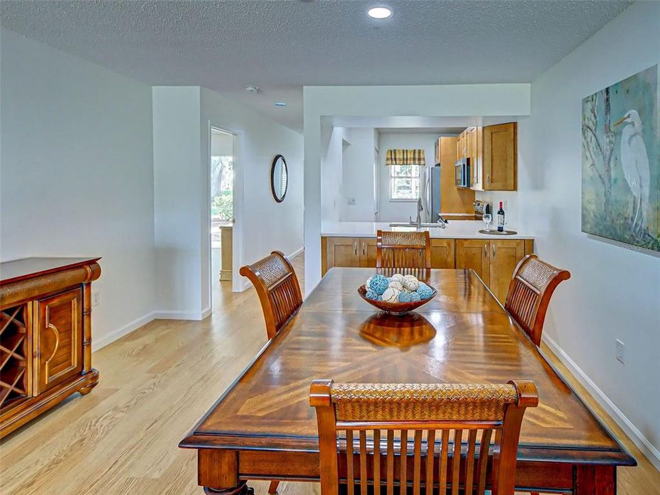 待售: $229,900 (2 贝兹, 2 浴室, 1110 平方英尺)