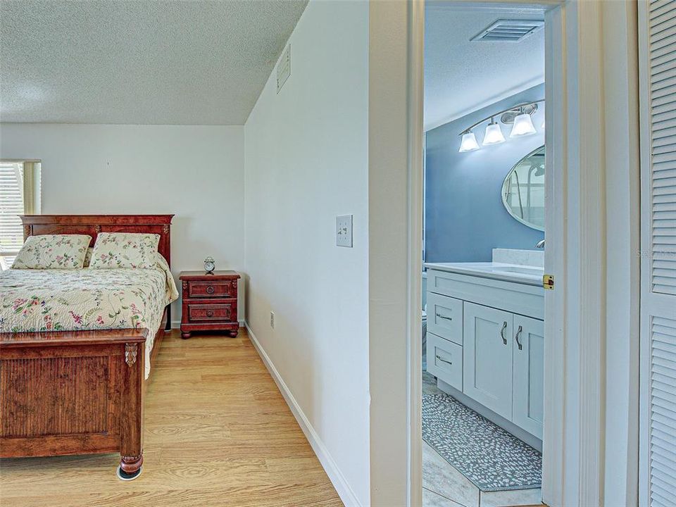 待售: $229,900 (2 贝兹, 2 浴室, 1110 平方英尺)