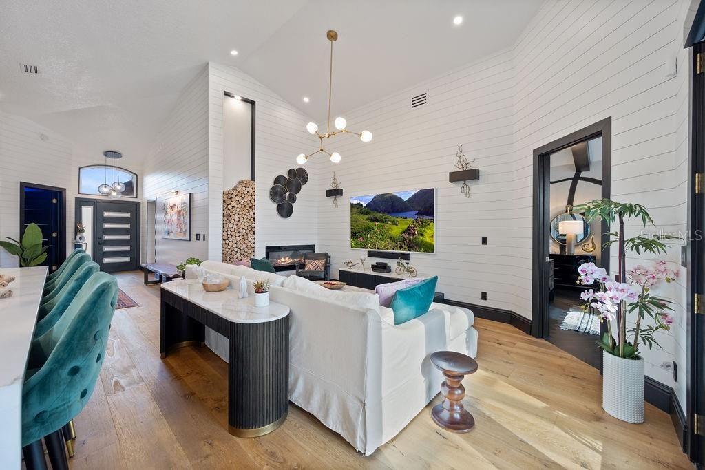 Active With Contract: $810,000 (4 beds, 2 baths, 1883 Square Feet)
