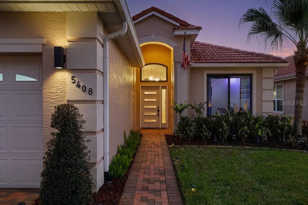 Active With Contract: $810,000 (4 beds, 2 baths, 1883 Square Feet)