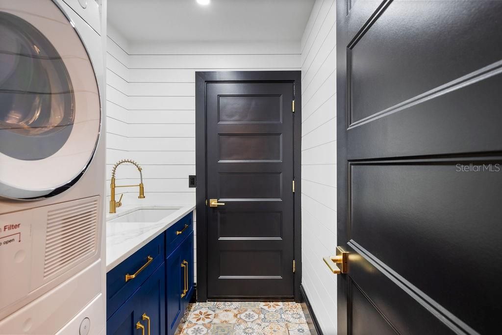 Active With Contract: $810,000 (4 beds, 2 baths, 1883 Square Feet)