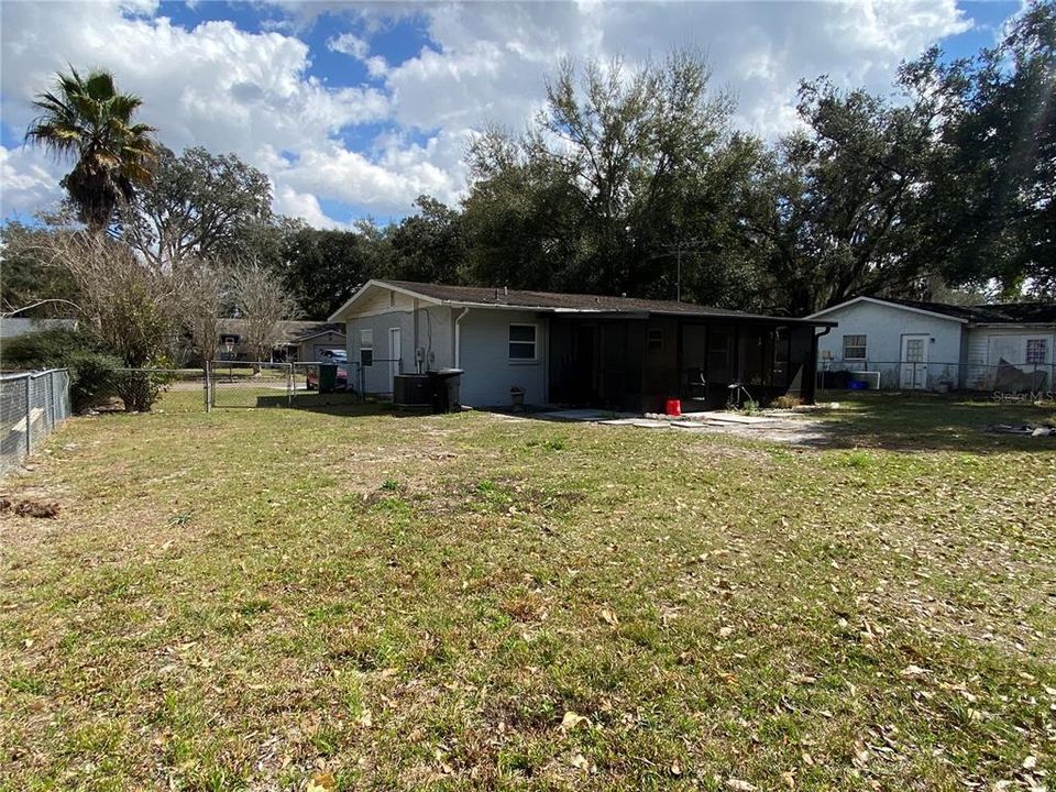 For Sale: $230,000 (2 beds, 1 baths, 1064 Square Feet)