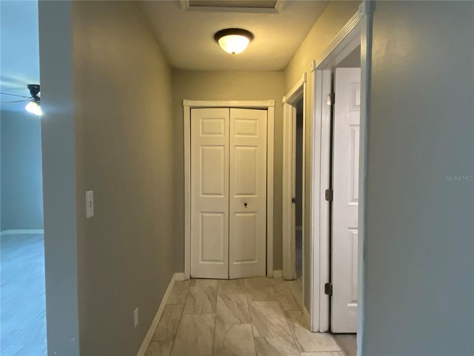 For Sale: $230,000 (2 beds, 1 baths, 1064 Square Feet)