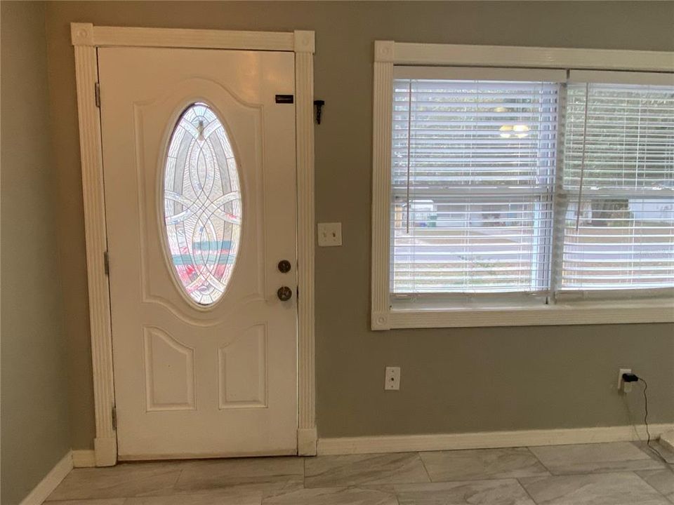 For Sale: $230,000 (2 beds, 1 baths, 1064 Square Feet)