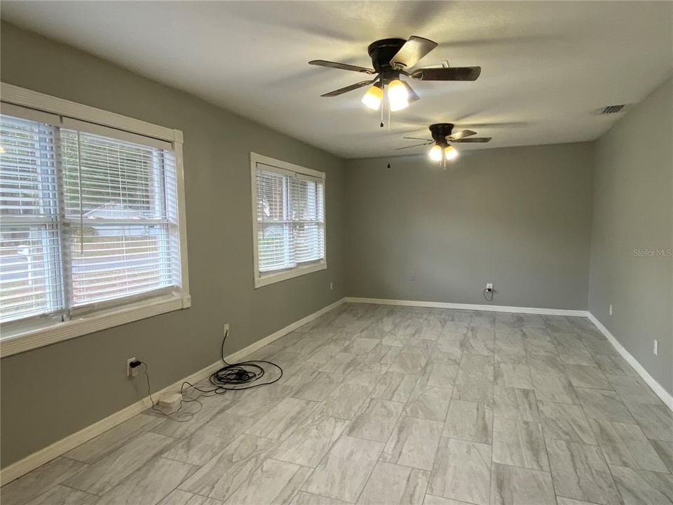 For Sale: $230,000 (2 beds, 1 baths, 1064 Square Feet)