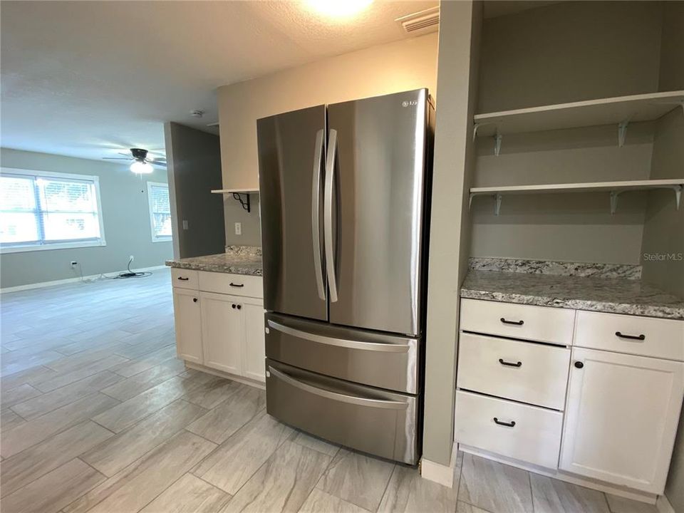 For Sale: $230,000 (2 beds, 1 baths, 1064 Square Feet)