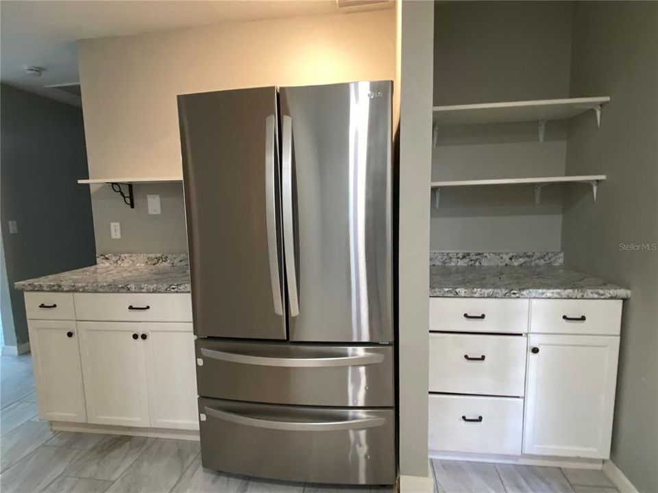 For Sale: $230,000 (2 beds, 1 baths, 1064 Square Feet)
