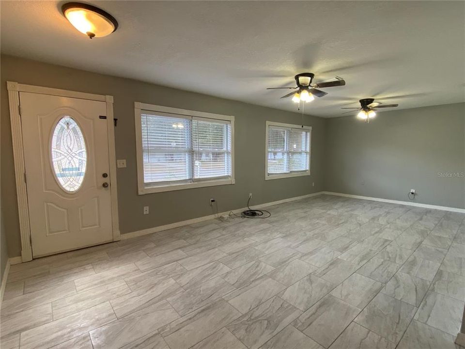 For Sale: $230,000 (2 beds, 1 baths, 1064 Square Feet)