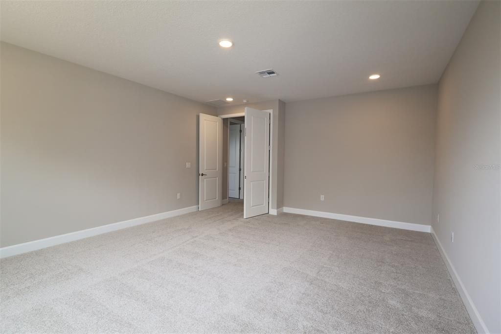 For Sale: $824,990 (5 beds, 5 baths, 4048 Square Feet)