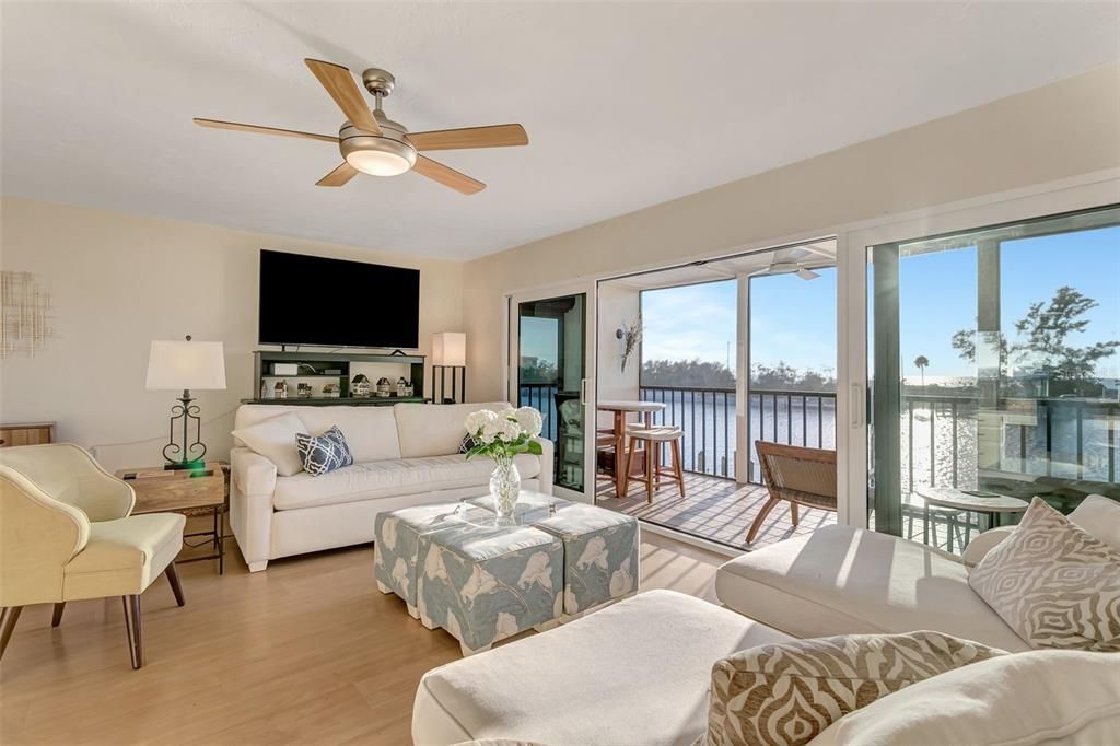Active With Contract: $1,350,000 (3 beds, 2 baths, 1982 Square Feet)