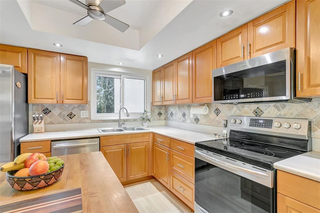 Active With Contract: $1,350,000 (3 beds, 2 baths, 1982 Square Feet)