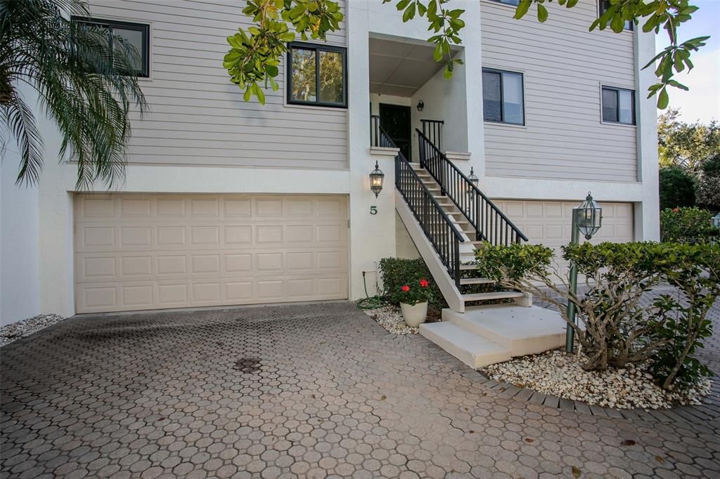 Active With Contract: $1,350,000 (3 beds, 2 baths, 1982 Square Feet)