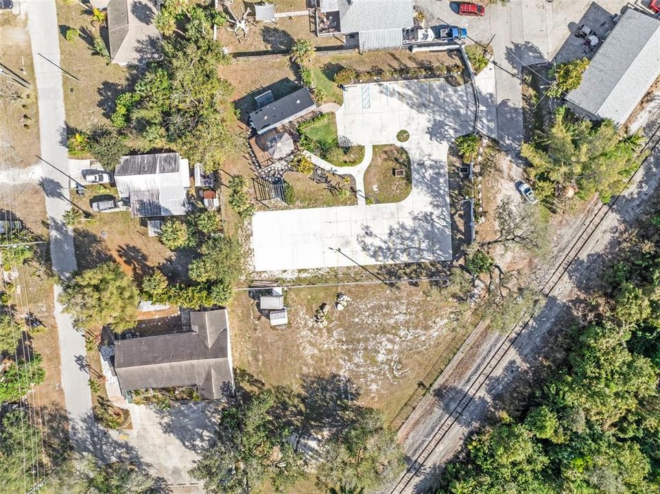 На продажу: $1,700,000 (1.11 acres)