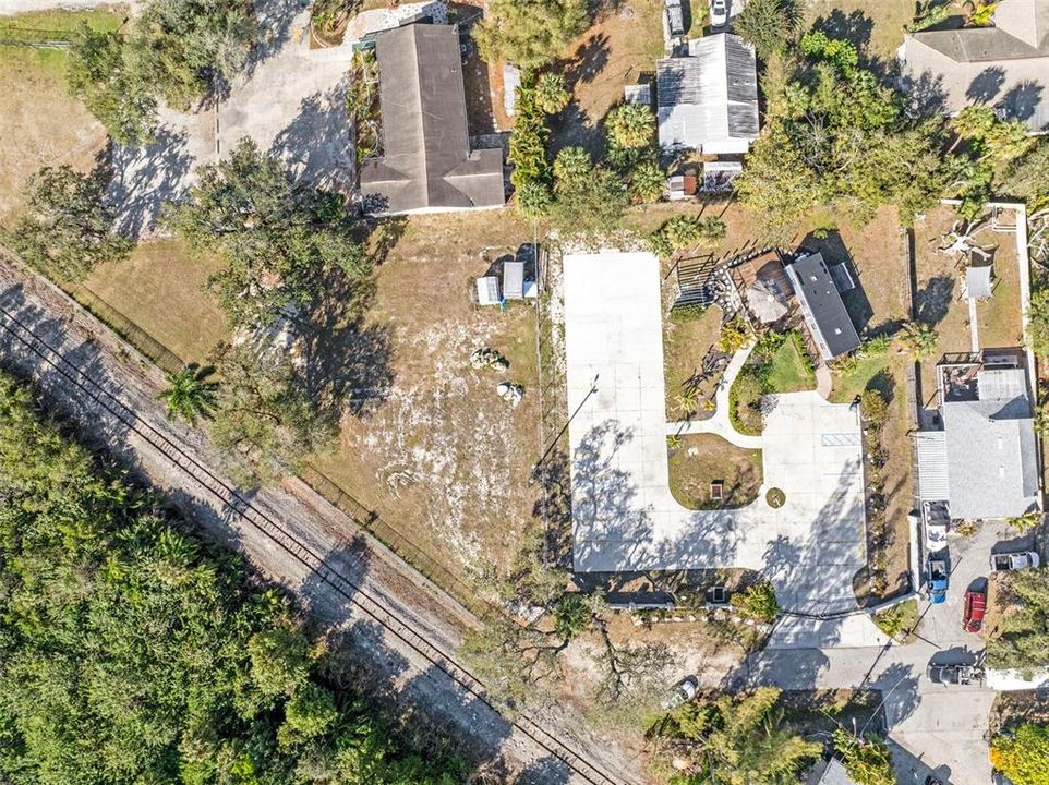 На продажу: $1,700,000 (1.11 acres)