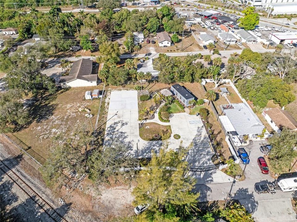 На продажу: $1,700,000 (1.11 acres)