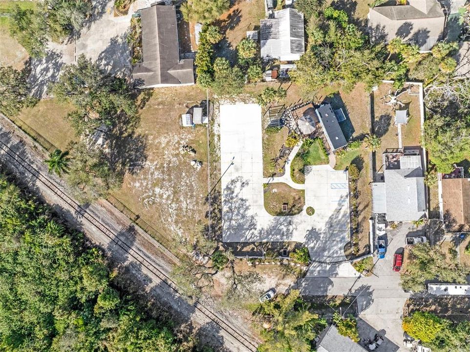 На продажу: $1,700,000 (1.11 acres)