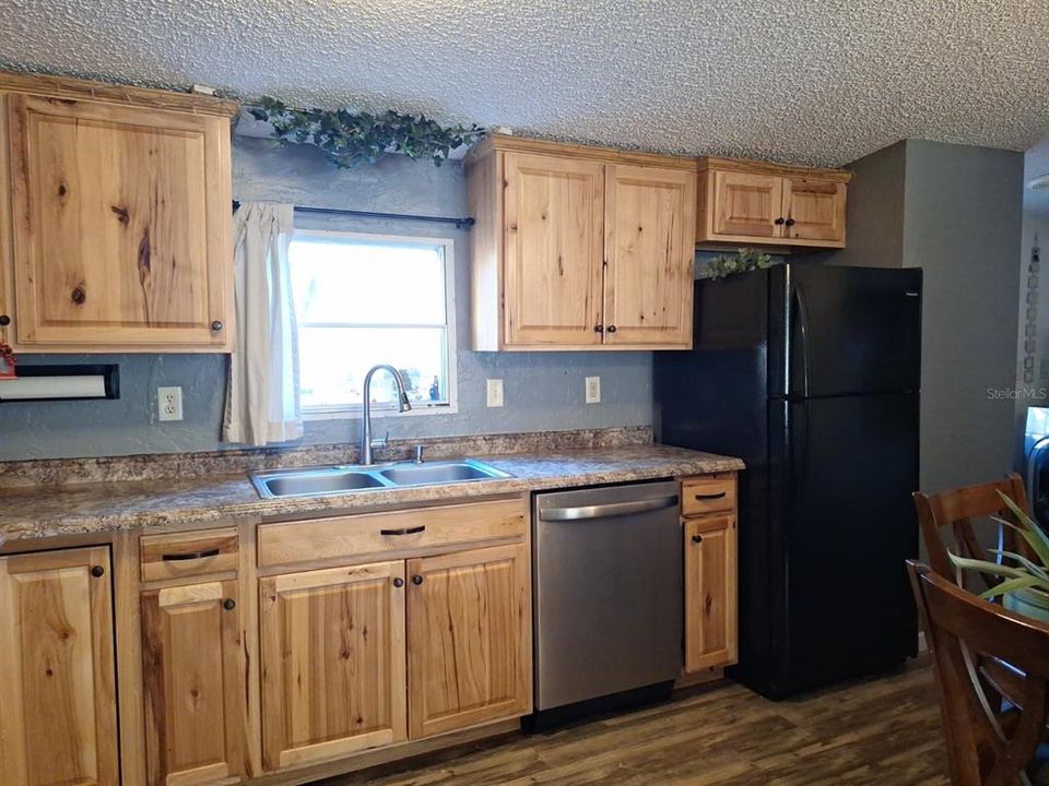 For Sale: $189,000 (3 beds, 2 baths, 1440 Square Feet)