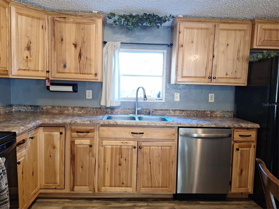 For Sale: $189,000 (3 beds, 2 baths, 1440 Square Feet)