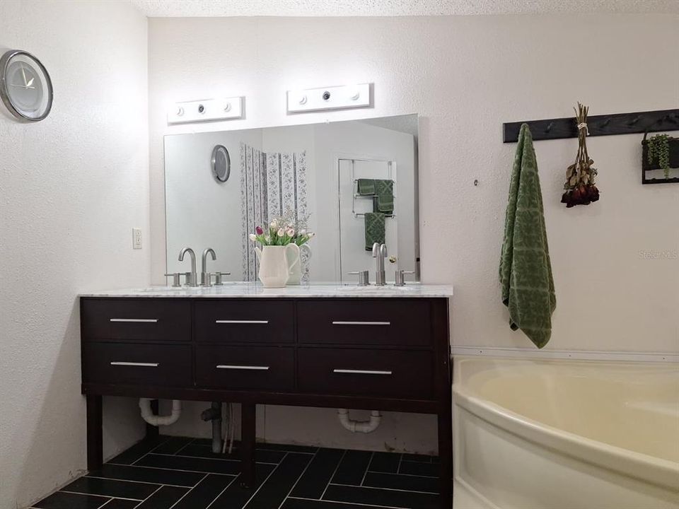 For Sale: $189,000 (3 beds, 2 baths, 1440 Square Feet)