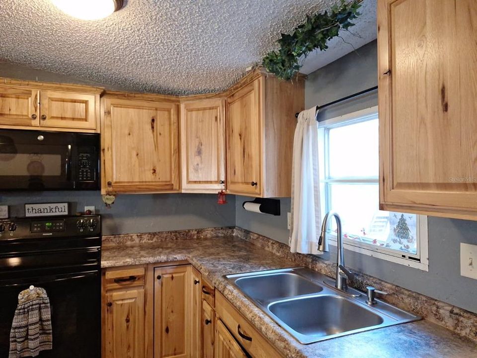 For Sale: $189,000 (3 beds, 2 baths, 1440 Square Feet)