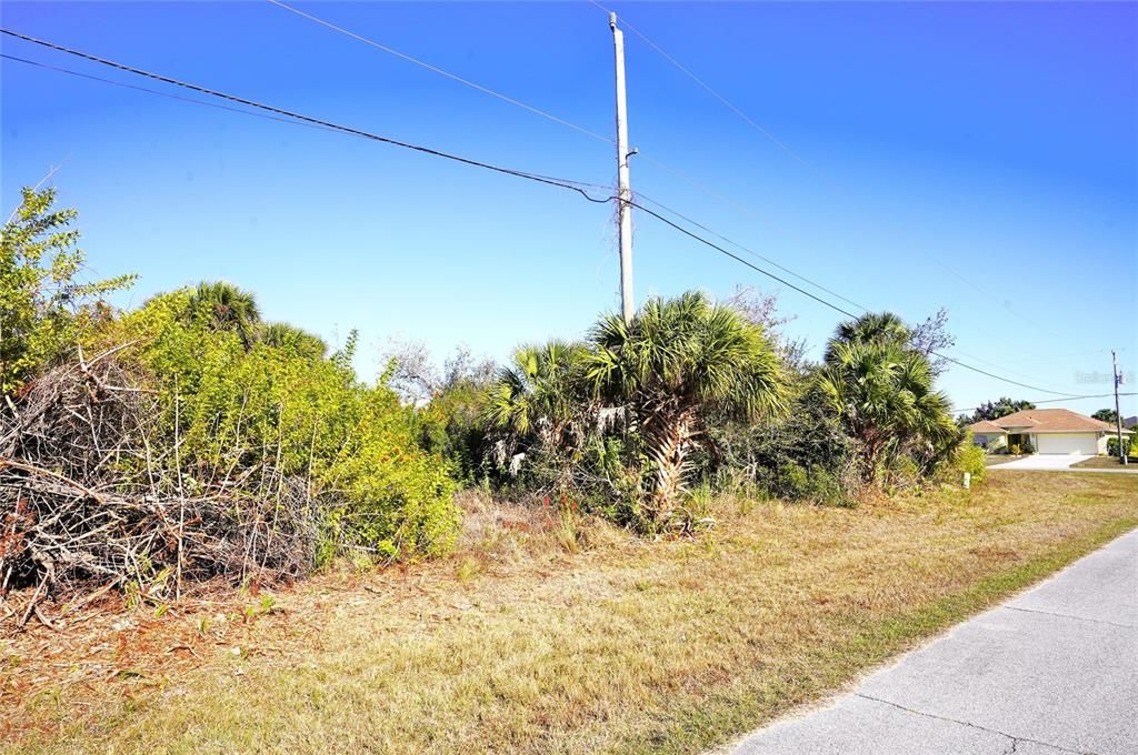 На продажу: $17,900 (0.17 acres)