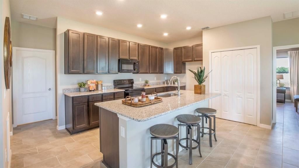 Activo con contrato: $405,990 (3 camas, 2 baños, 1876 Pies cuadrados)