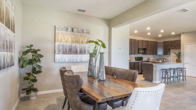 Activo con contrato: $405,990 (3 camas, 2 baños, 1876 Pies cuadrados)