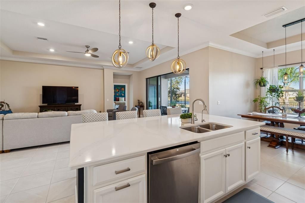 Activo con contrato: $488,500 (4 camas, 3 baños, 2406 Pies cuadrados)