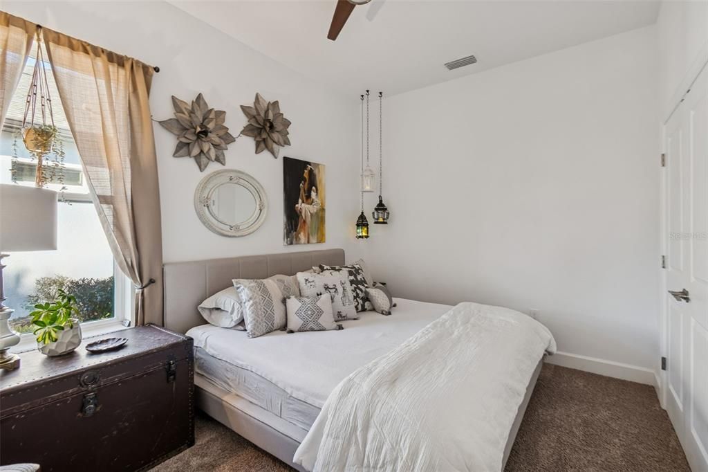 Activo con contrato: $488,500 (4 camas, 3 baños, 2406 Pies cuadrados)