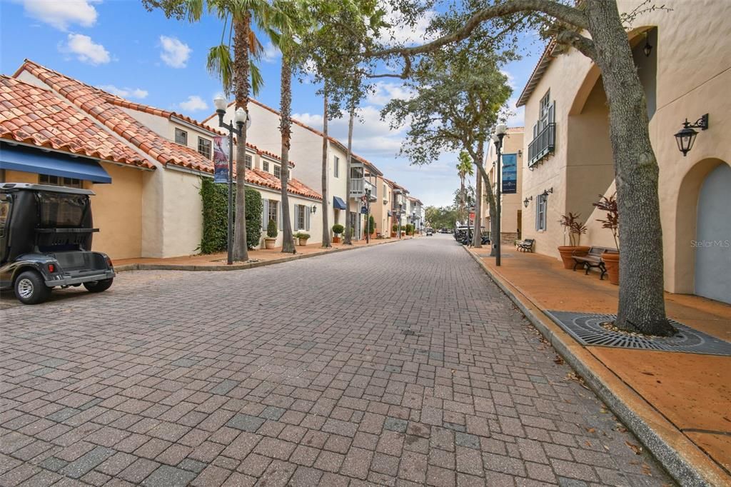 Activo con contrato: $488,500 (4 camas, 3 baños, 2406 Pies cuadrados)