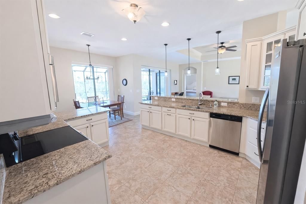 Activo con contrato: $389,000 (3 camas, 2 baños, 1788 Pies cuadrados)