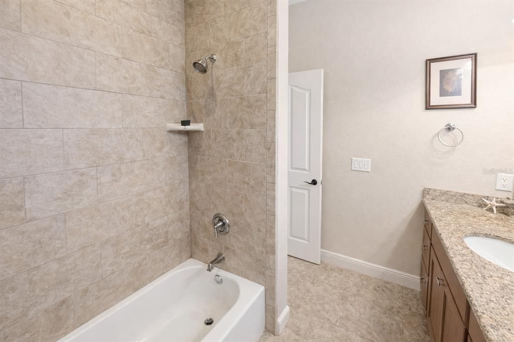 Activo con contrato: $389,000 (3 camas, 2 baños, 1788 Pies cuadrados)