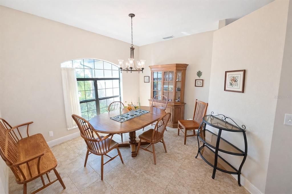 Activo con contrato: $389,000 (3 camas, 2 baños, 1788 Pies cuadrados)