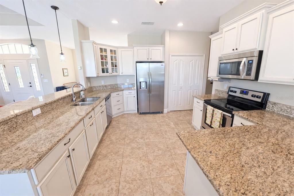 Activo con contrato: $389,000 (3 camas, 2 baños, 1788 Pies cuadrados)