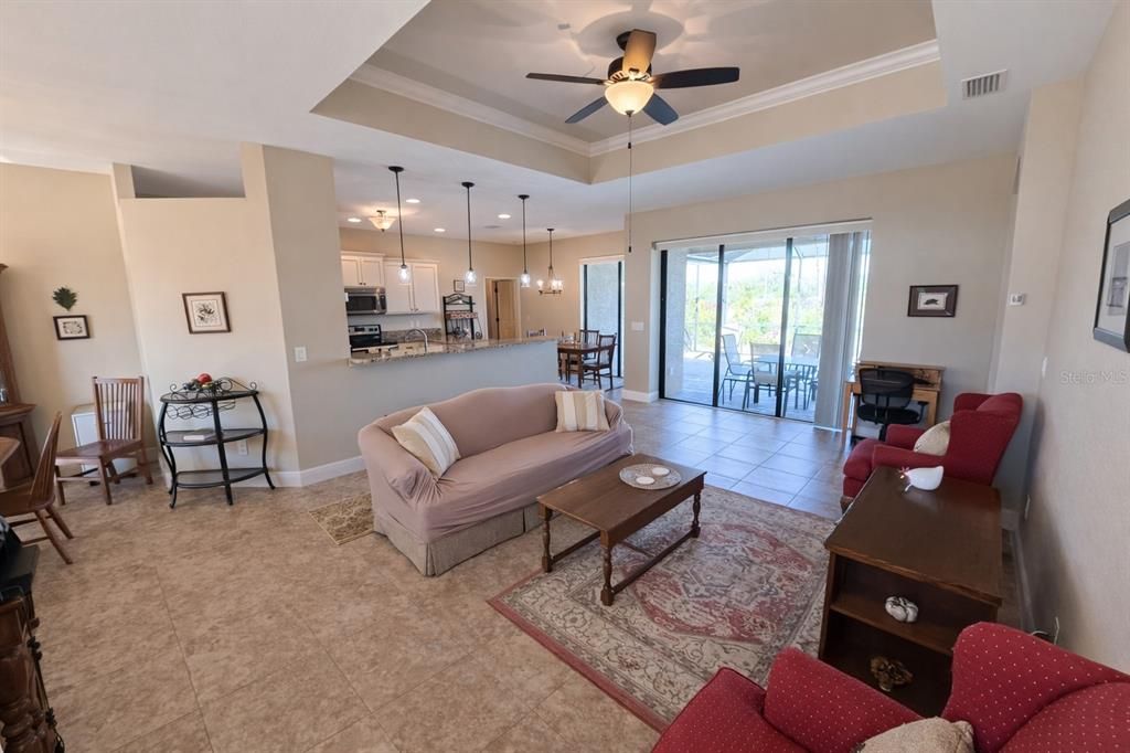 Activo con contrato: $389,000 (3 camas, 2 baños, 1788 Pies cuadrados)