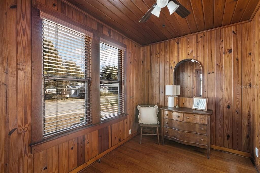 На продажу: $189,000 (2 спален, 1 ванн, 1128 Квадратных фут)