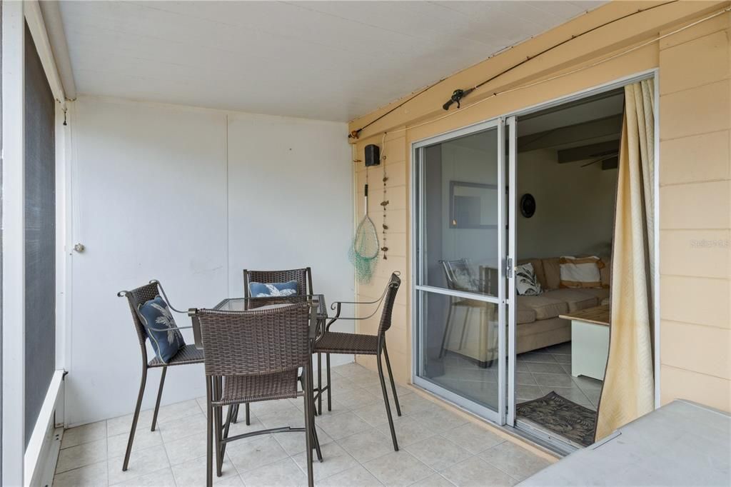 For Sale: $85,000 (1 beds, 1 baths, 648 Square Feet)