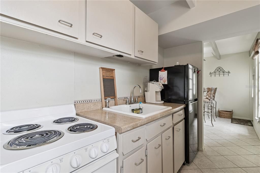 For Sale: $85,000 (1 beds, 1 baths, 648 Square Feet)