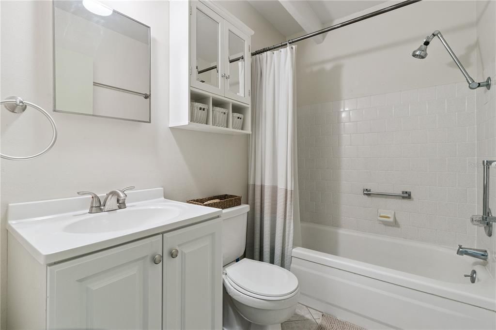 For Sale: $85,000 (1 beds, 1 baths, 648 Square Feet)