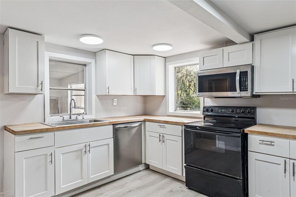 For Sale: $195,000 (0 beds, 0 baths, 1384 Square Feet)
