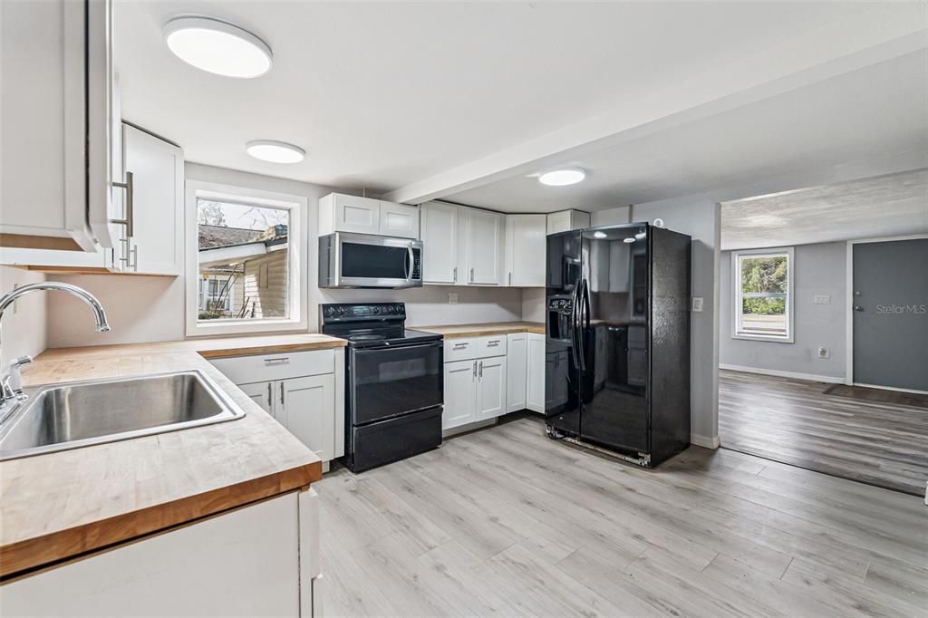 For Sale: $195,000 (0 beds, 0 baths, 1384 Square Feet)